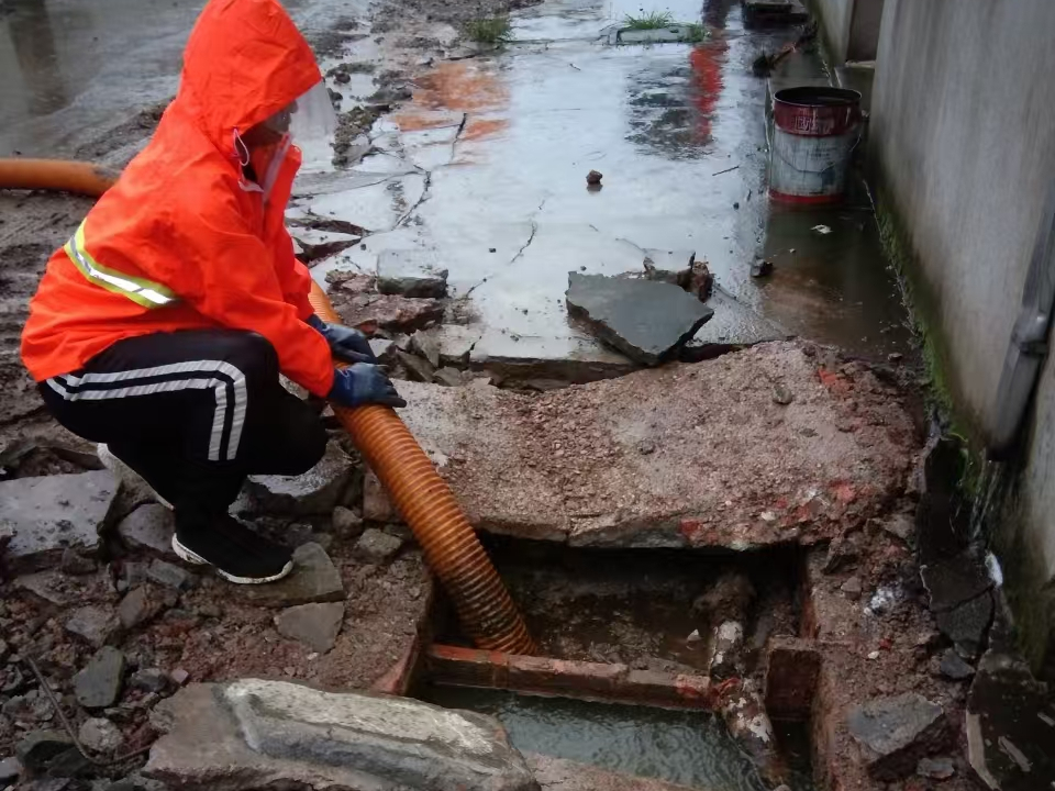 同安专业清理污水池 炜誉市政以规范流程守护城市 “肠道”