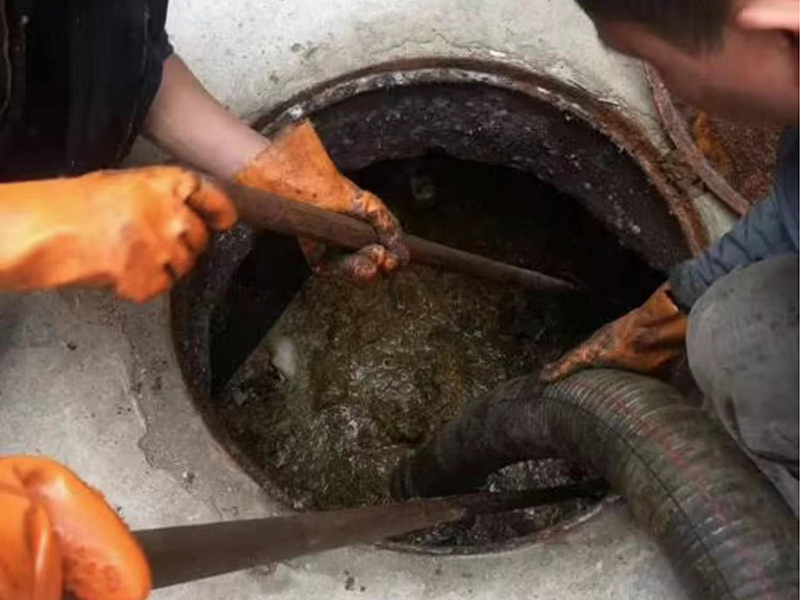 同安清理化粪池时如何避免沼气的危害？